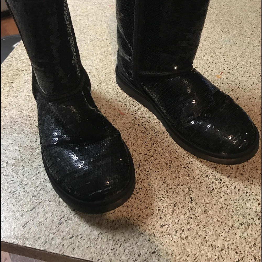 Shoes - Picture 2 of 8